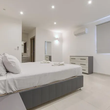 Sea View Penthouse With Stunning Marina View In