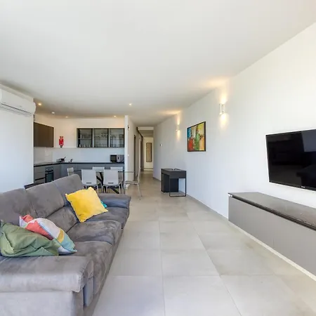 Sea View Penthouse With Stunning Marina View In Apartament