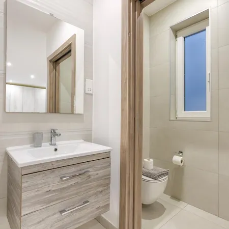 Sea View Penthouse With Stunning Marina View In Apartament