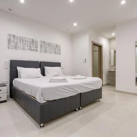 Sea View Penthouse With Stunning Marina View In