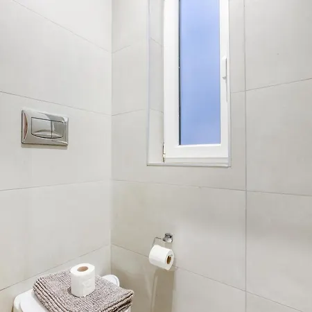 Sea View Penthouse With Stunning Marina View In