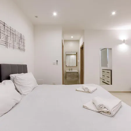 Sea View Penthouse With Stunning Marina View In