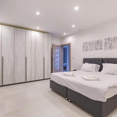Apartament Sea View Penthouse With Stunning Marina View In *