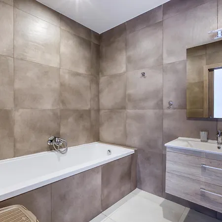 Sea View Penthouse With Stunning Marina View In
