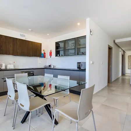 Sea View Penthouse With Stunning Marina View In Apartament Pietà