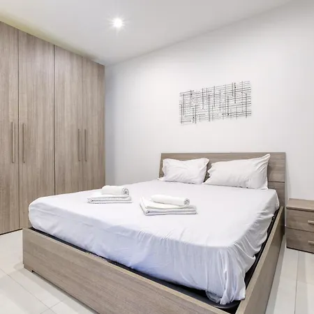 Sea View Penthouse With Stunning Marina View In Apartament Pietà