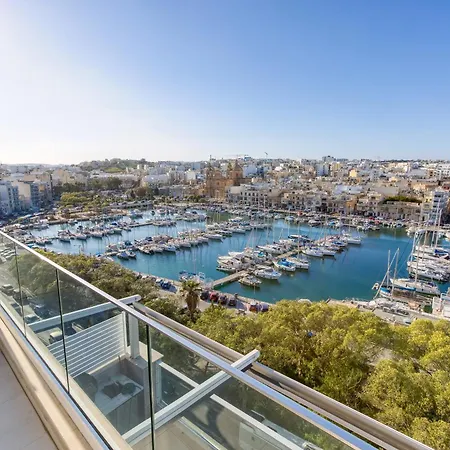 Sea View Penthouse With Stunning Marina View In