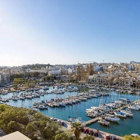 Sea View Penthouse With Stunning Marina View In