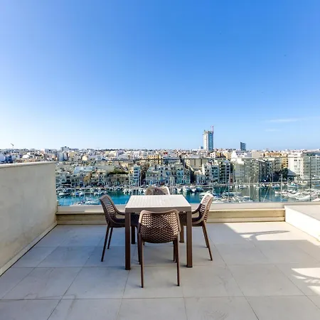 Sea View Penthouse With Stunning Marina View In Apartament Pietà
