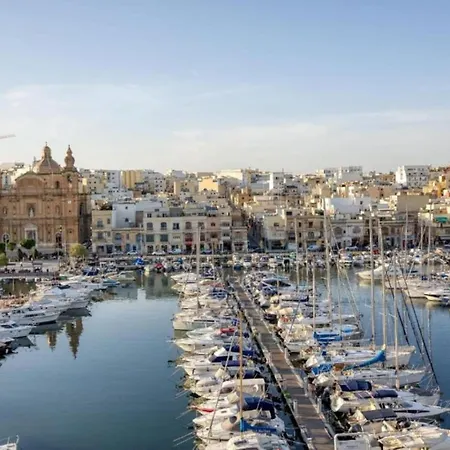 Sea View Penthouse With Stunning Marina View In *