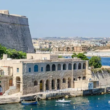 Sea View Penthouse With Stunning Marina View In Pietà